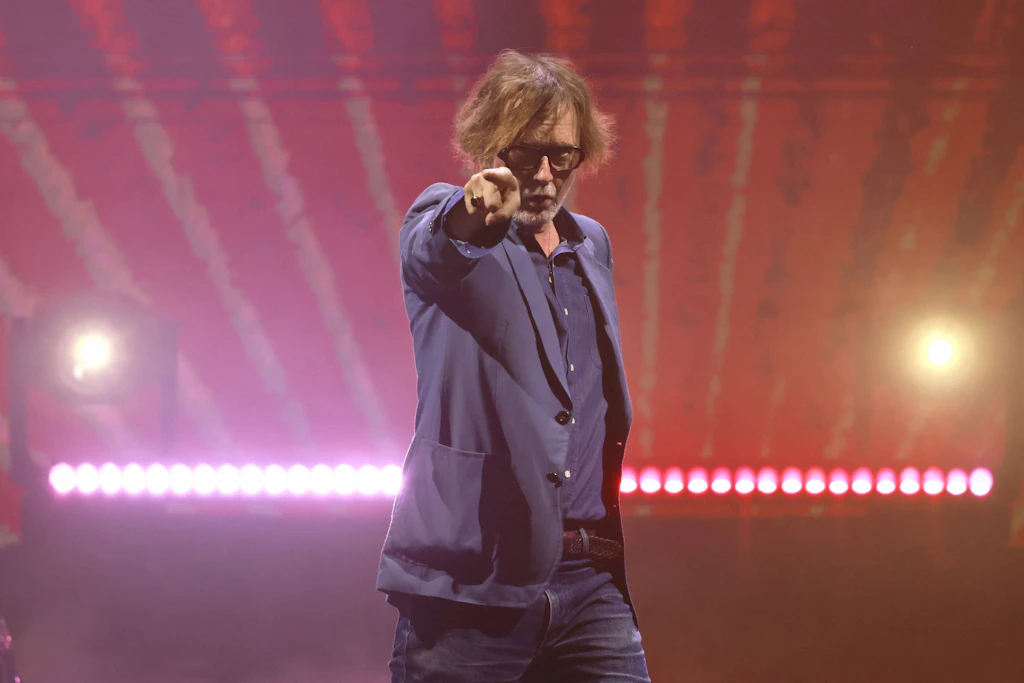 Der Sänger Jarvis Cocker weiß die Menge stets zu unterhalten.