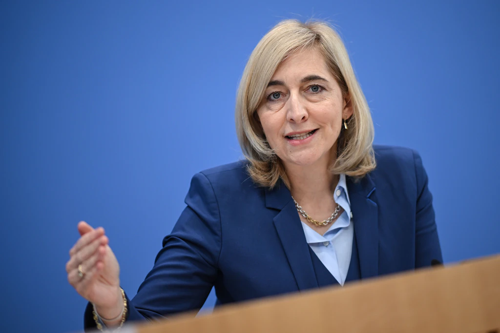 „Keinen ganz großen Dissens“ zur Rente: Warken spielt Streit mit Ost-Ministerpräsidenten herunter