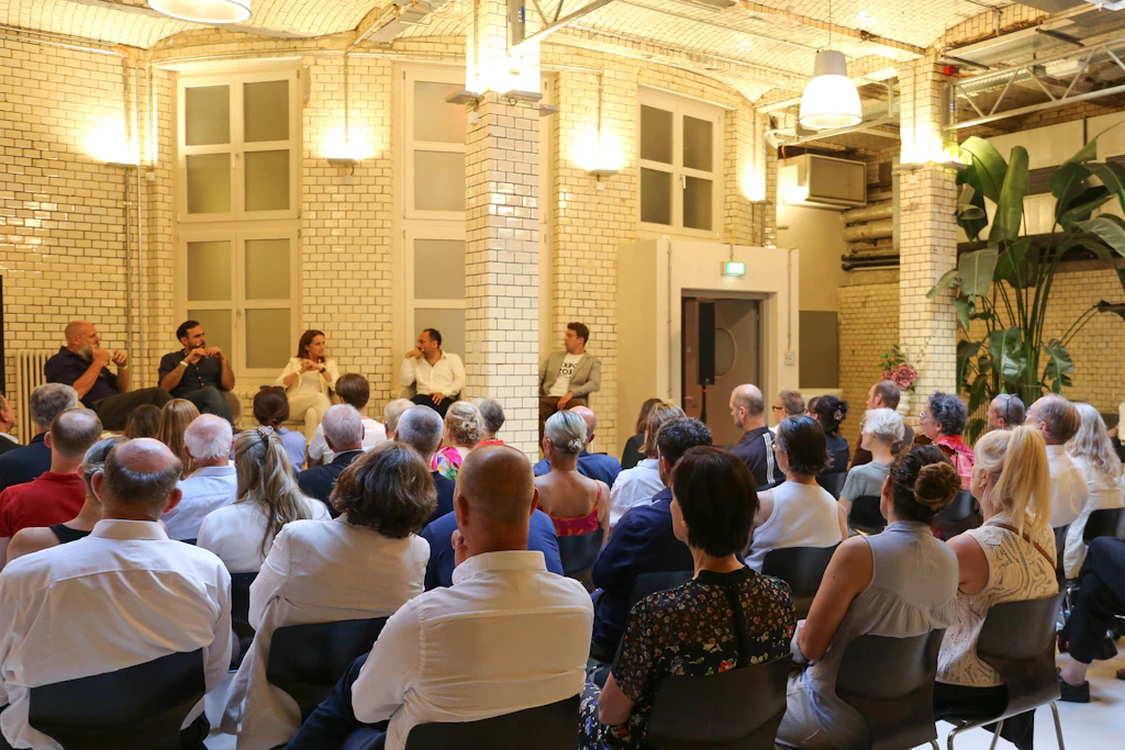 Diskutierten in der Backfabrik die Zukunft Berlins: Holger Friedrich, Julian Teicke, Verena Pausder, Thomas Willemeit und Daniel-Jan Girl (v.l.).