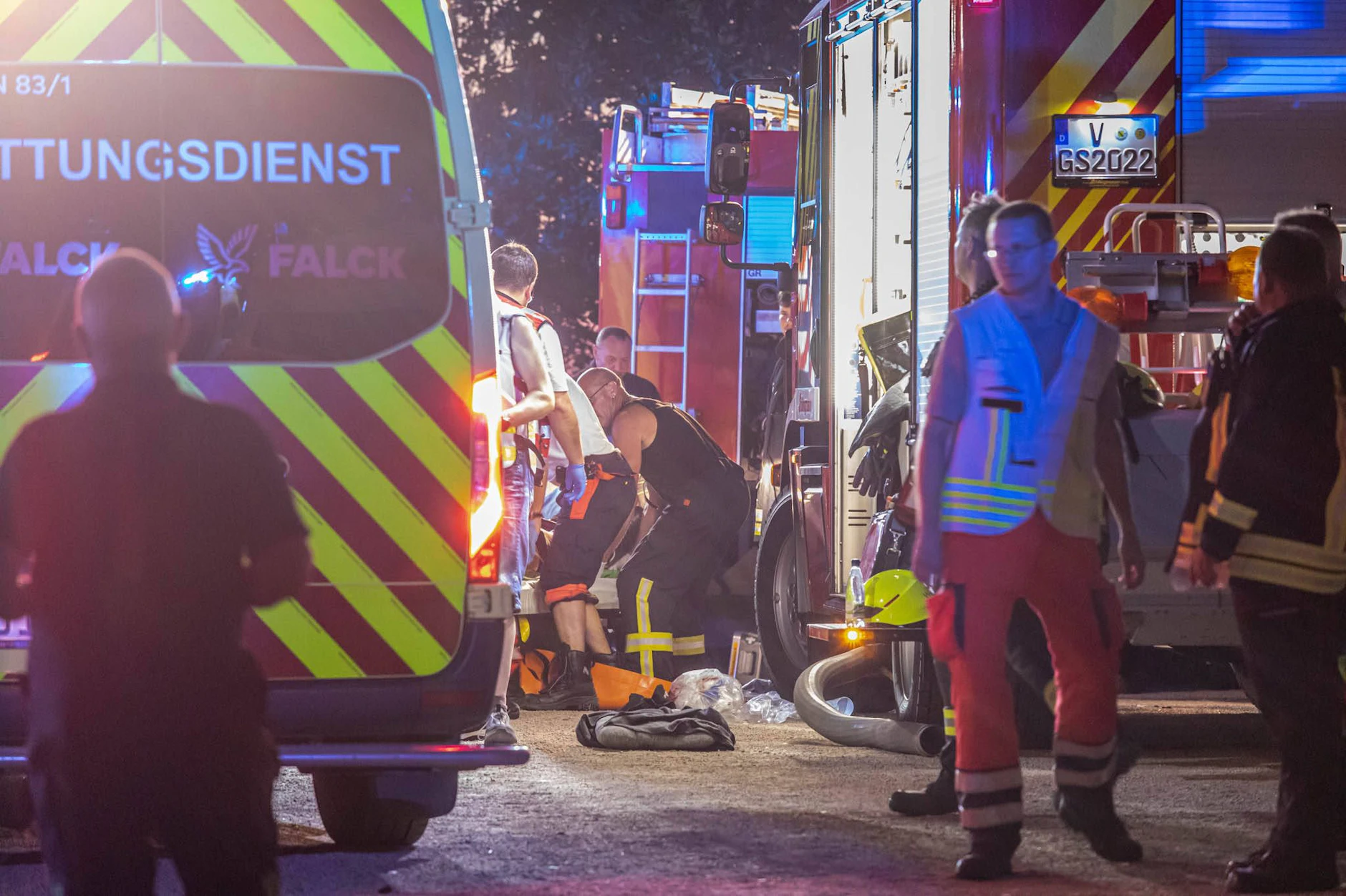 Polizei und Rettungskräfte waren im Großeinsatz, um sich um die Verletzten zu kümmern.