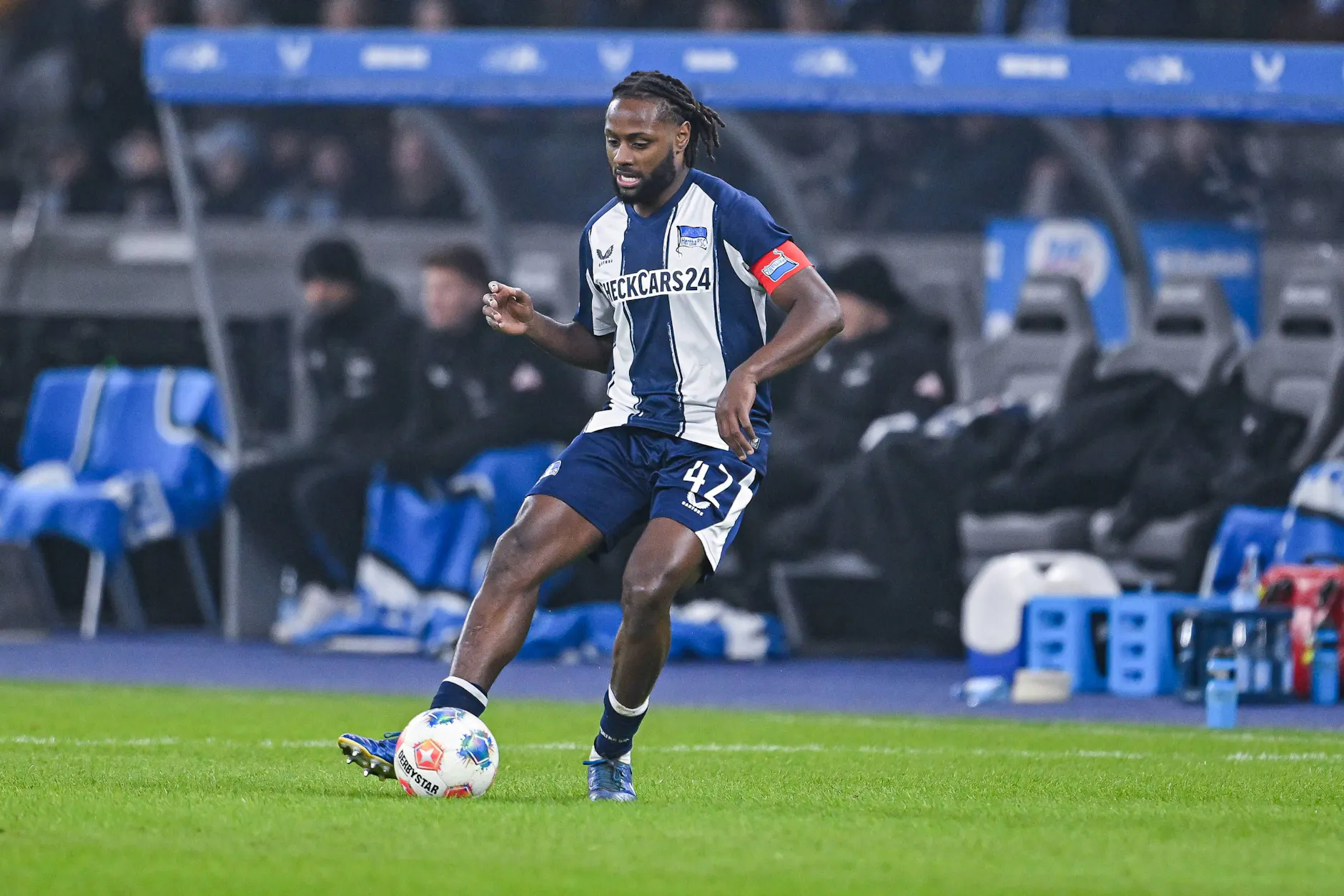 Herthas Vize-Kapitän Deyo Zeefuik trug beim Heimspiel gegen Schalke 04 im Januar schon die Spielführerbinde.