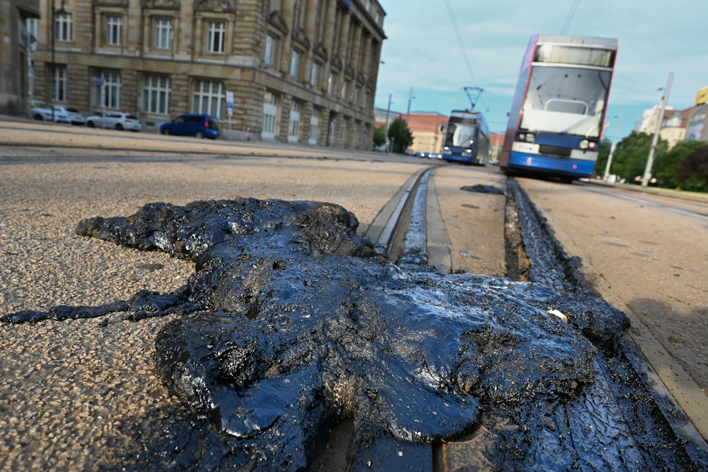 Durch anhaltende große Hitze kam es in Leipzig zu erheblichen Schäden an der Straßenbahn-Infrastruktur.