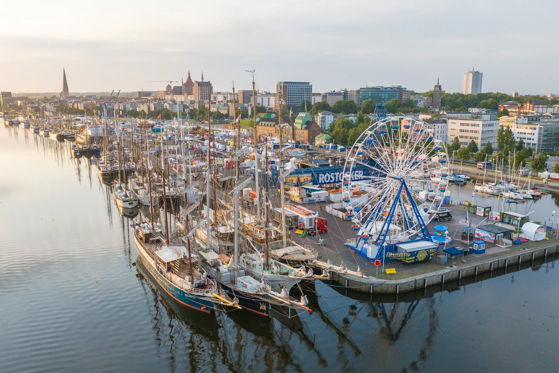 Die Hanse Sail in Rostock gibt es seit 1991 und hat sich zu einem der größten Seefeste Europas entwickelt.