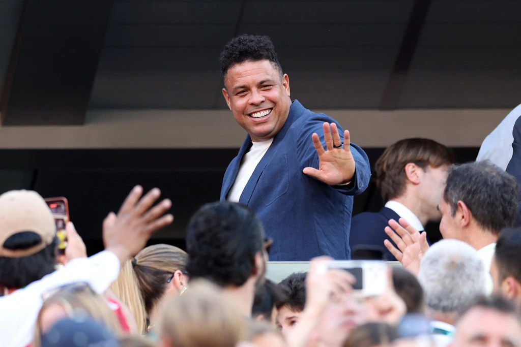 Ronaldo: Der frühere WM-Rekordtorschütze verfolgt gebannt das Wettschießen der Stars.