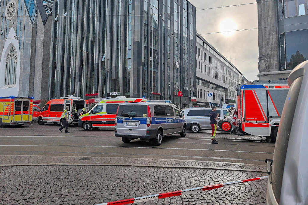 Der Amokfahrer von Leipzig soll vor Gericht gestellt werden. Die Staatsanwaltschaft hat nun Anklage erhoben. Jeffrey K. hatte nach den Ermittlungen der Staatsanwaltschaft seinen VW in Leipzig in eine Menschenmenge in der Grimmaischen Straße gelenkt.