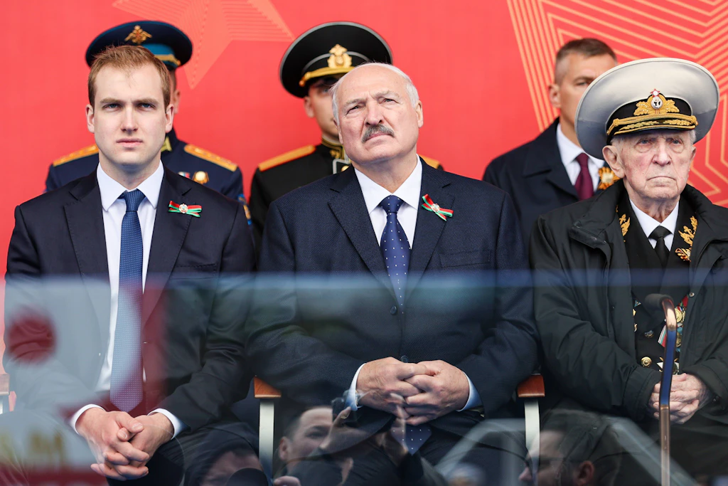 Angriffe auf Raffinerien treffen Russland empfindlich. Gleichzeitig wächst der Druck auf Belarus.