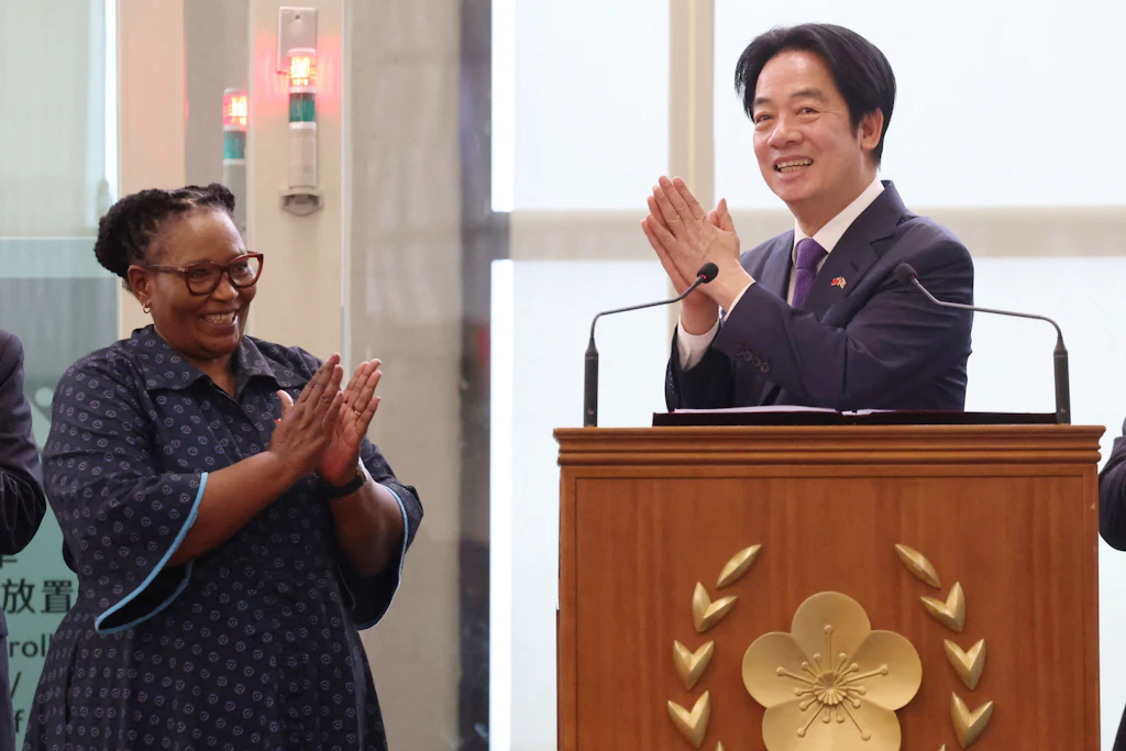 Taiwans Präsident Lai Ching-te (r.) und Eswatinis stellvertretende Premierministerin Thulisile Dladla
