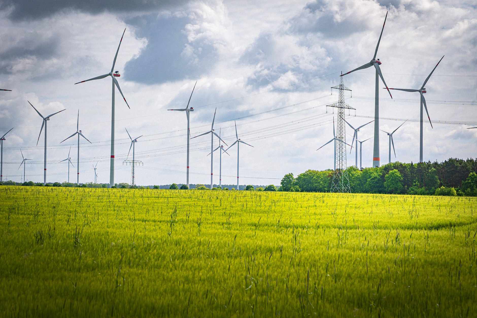 Windräder im Landkreis Barnim (Brandenburg). Der Osten Deutschlands würde stark von den Stromplänen der Grünen profitieren.