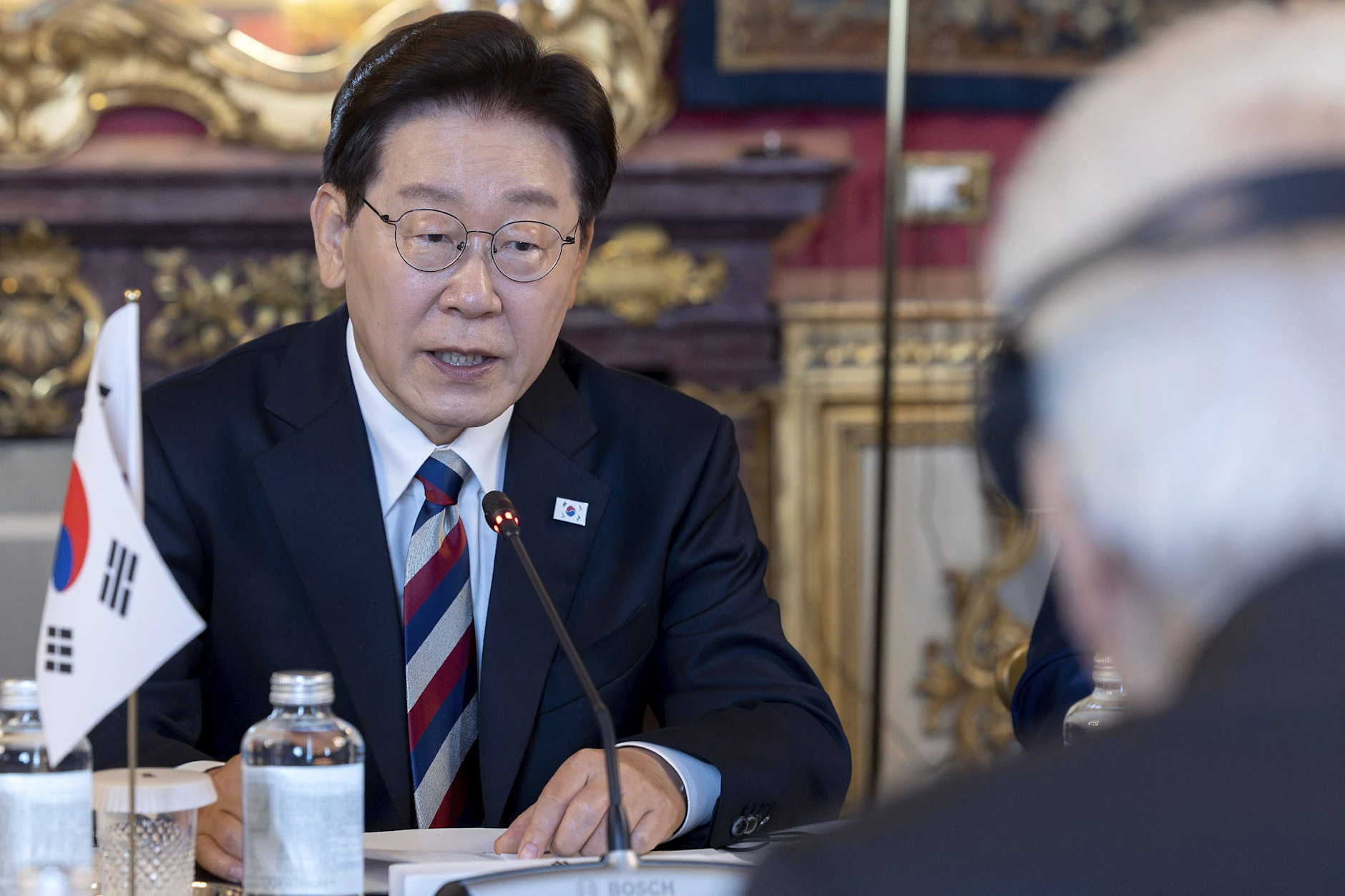 Südkoreas Präsident Lee Jae Myung geht zum Frontalangriff auf den Fußballboss des Landes über.