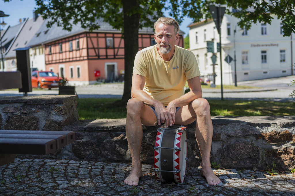 Schlagzeuger Matthias Macht und seine alte Pioniertrommel