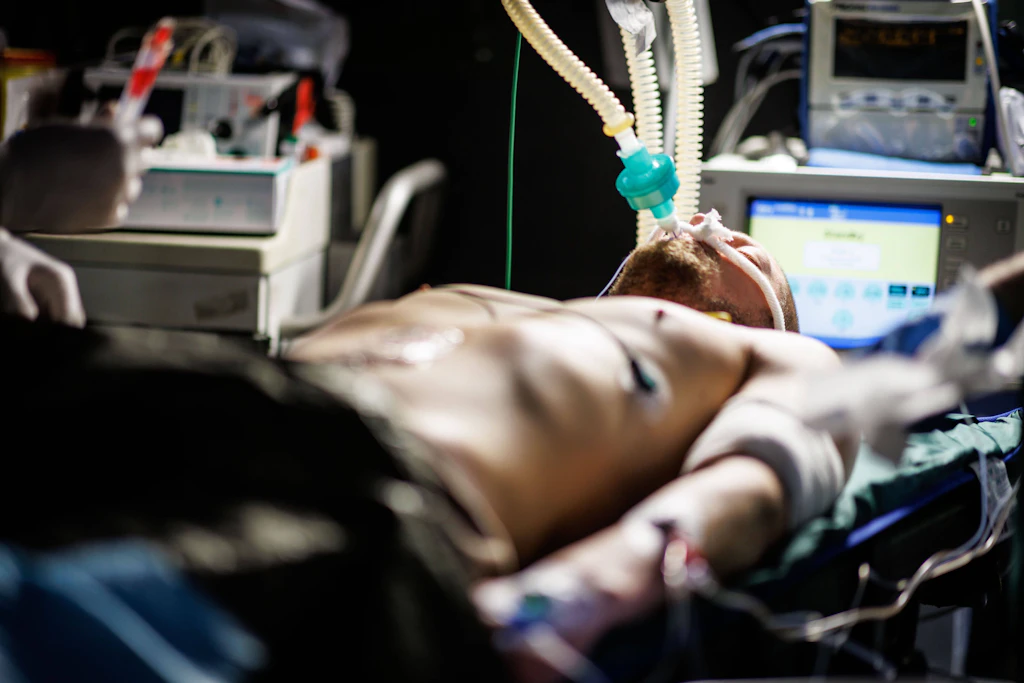 Ärzte und Sanitäter der Bundeswehr simulieren bei der Übung Medic Quadriga in Berlin und Brandenburg die Versorgung von Verwundeten unter Einsatzbedingungen.