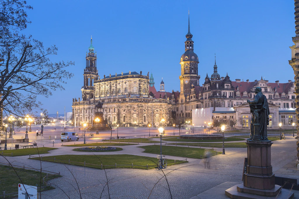 In der Katholischen Hofkirche am Theaterplatz findet am Samstag der Abschlussgottesdienst für den zurückgetretenen Bischof statt.