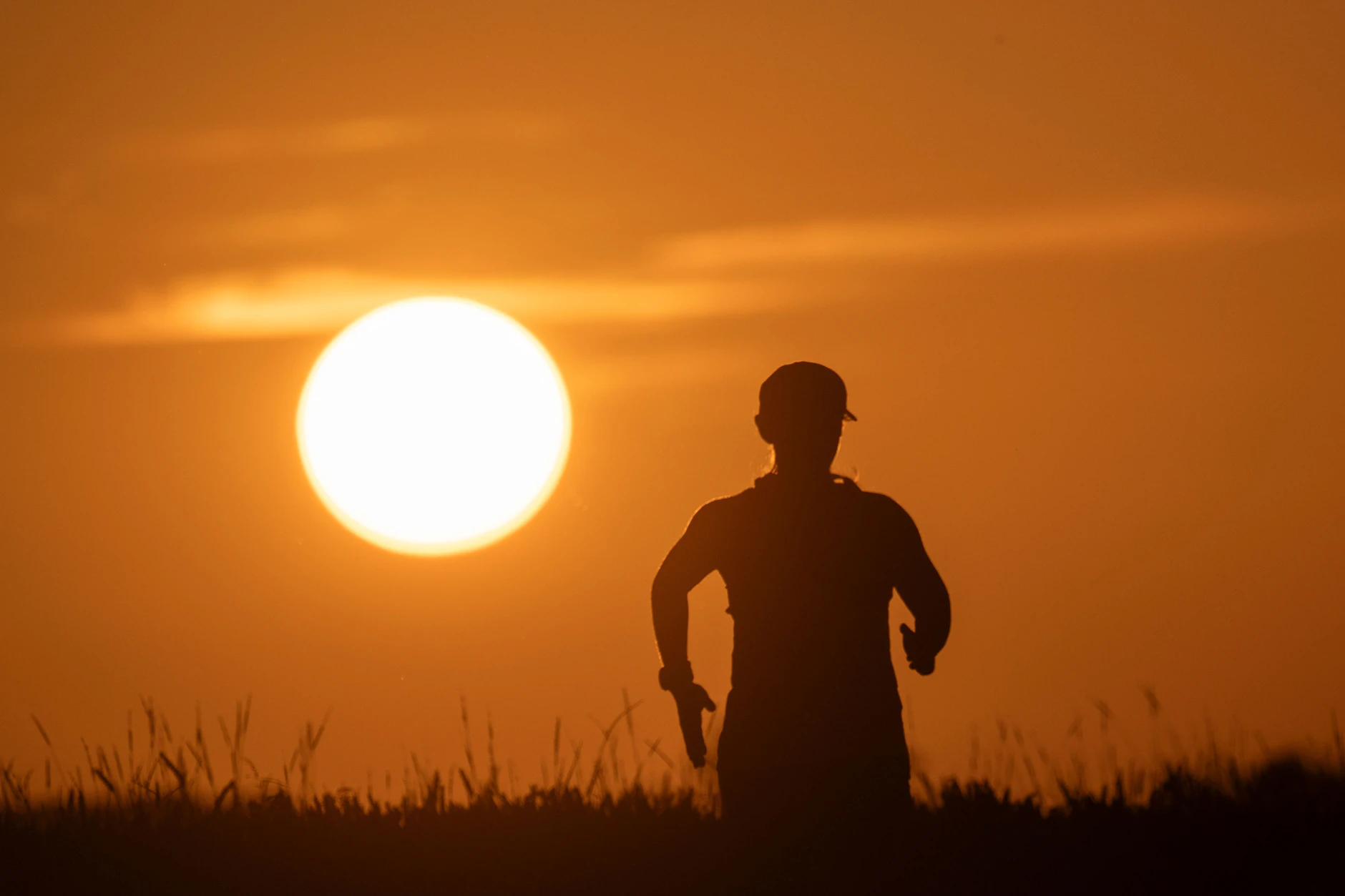 Die Sonne prasselt erbarmungslos vom Himmel: Die kommenden Tage könnten in Deutschland wieder richtig heiß werden.