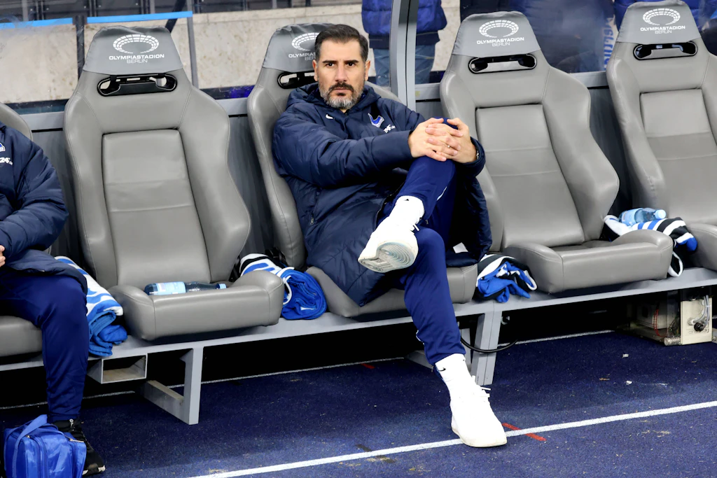 Nur sieben Monate saß Cristian Fiel bei Hertha BSC in der Saison 2024/25 auf dem Trainerstuhl. Jetzt unterschrieb er bei RB Leipzig.