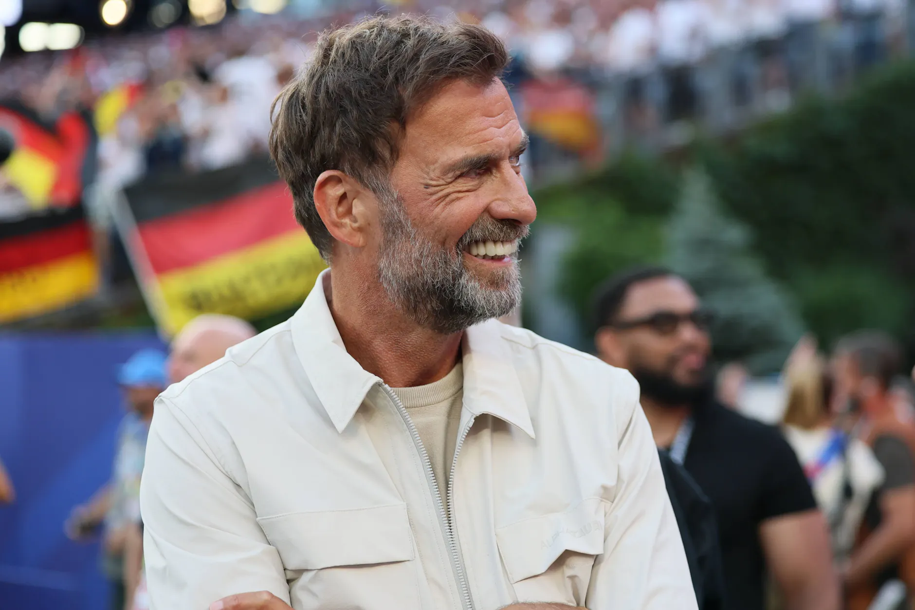Viele Fans wünschen sich Jürgen Klopp als nächsten Bundestrainer. Nach dem WM-Aus gegen Paraguay wird sein Name lauter denn je gehandelt.