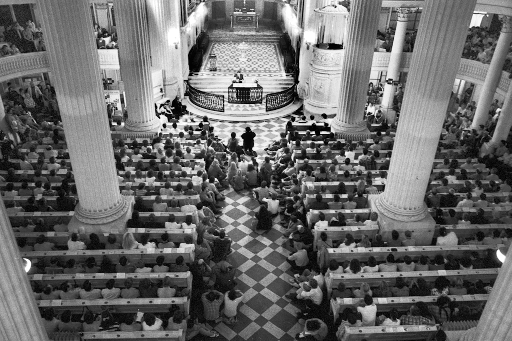 Bürgerrechtler beim Friedensgebet am 9. Oktober 1989 in der Nikolaikirche in Leipzig.