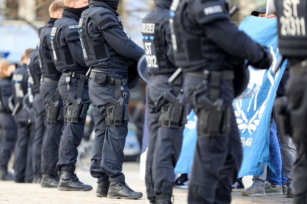 Tattoos bei der Polizei Brandenburg: Das sind die neuen Regeln