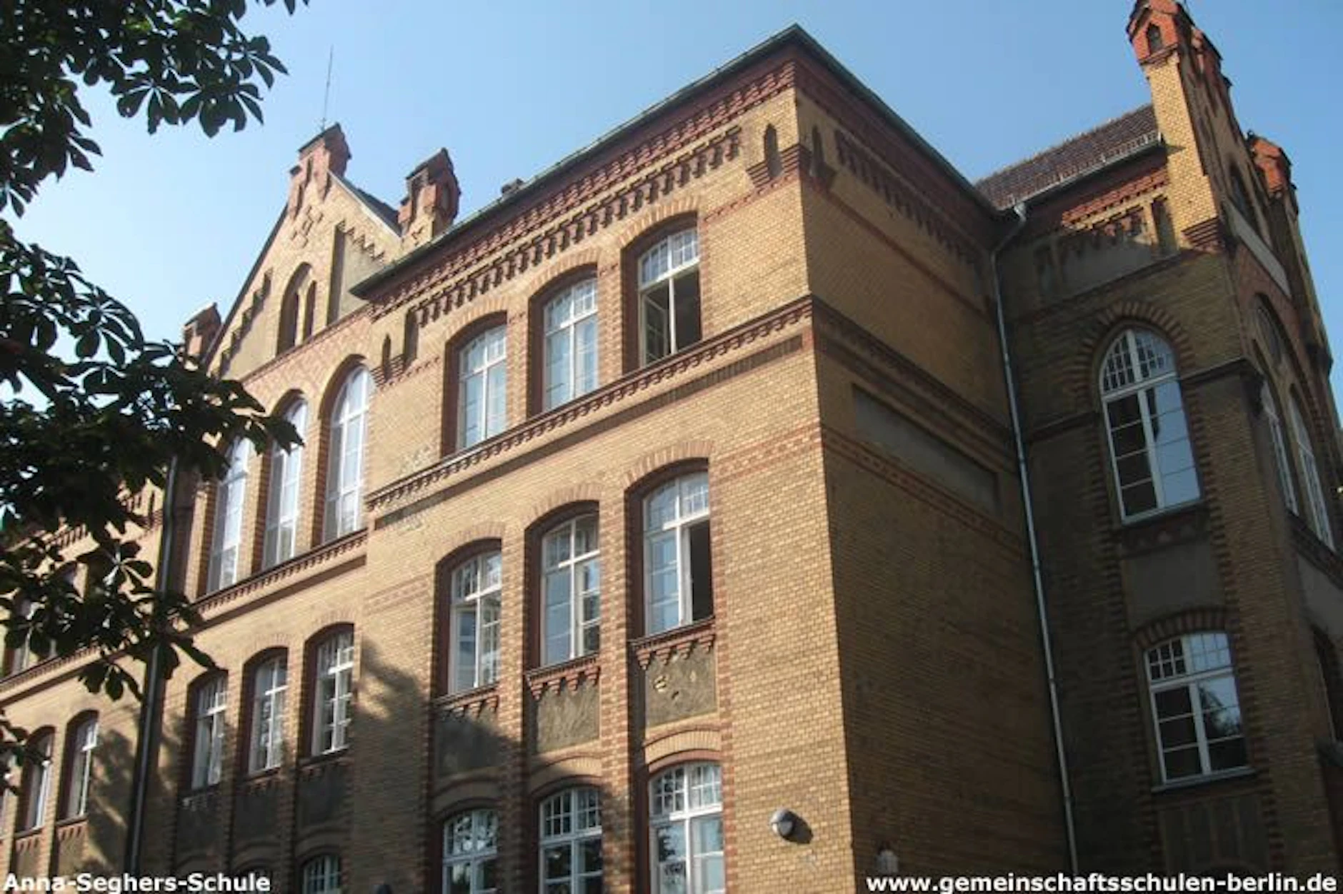 Die Anna-Seghers-Schule. Hier ist Mia am Montagmorgen nie angekommen.