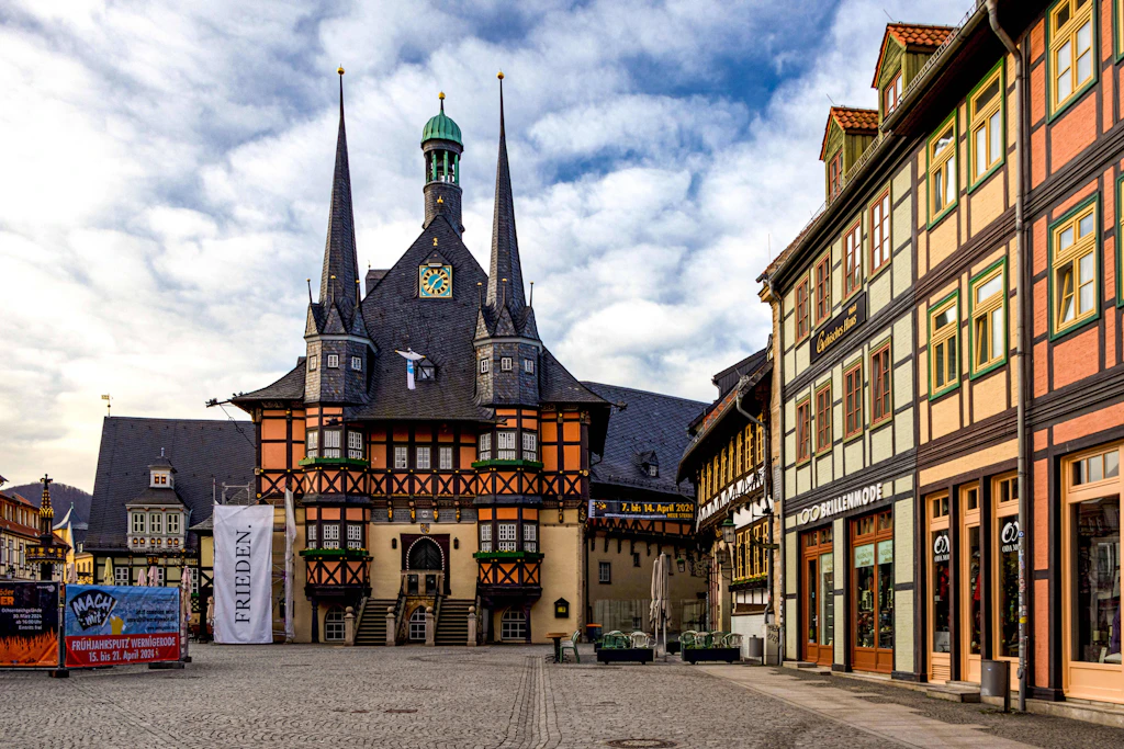 Wernigerode (im Bild), Halberstadt und Quedlinburg wollen gemeinsam mehr Gewicht für den Harz. Als Oberzentrum werden sie vom Land jedoch nicht anerkannt.