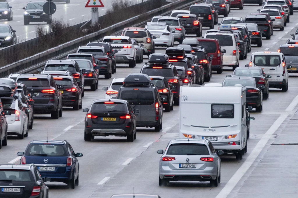 ADAC erwartet Höhepunkt der Reisewelle am Wochenende: Diese Autobahnen sind betroffen
