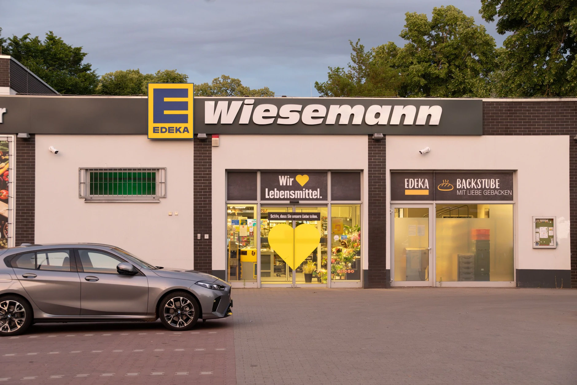 Raubüberfall auf Berliner Edeka: Polizei findet Mitarbeiter gefesselt vor