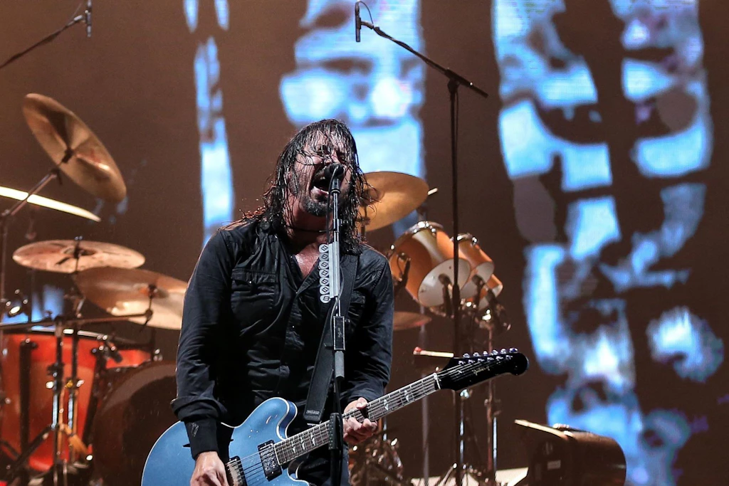 ARCHIV - Die Band Foo Fighters mit Frontmann Dave Grohl