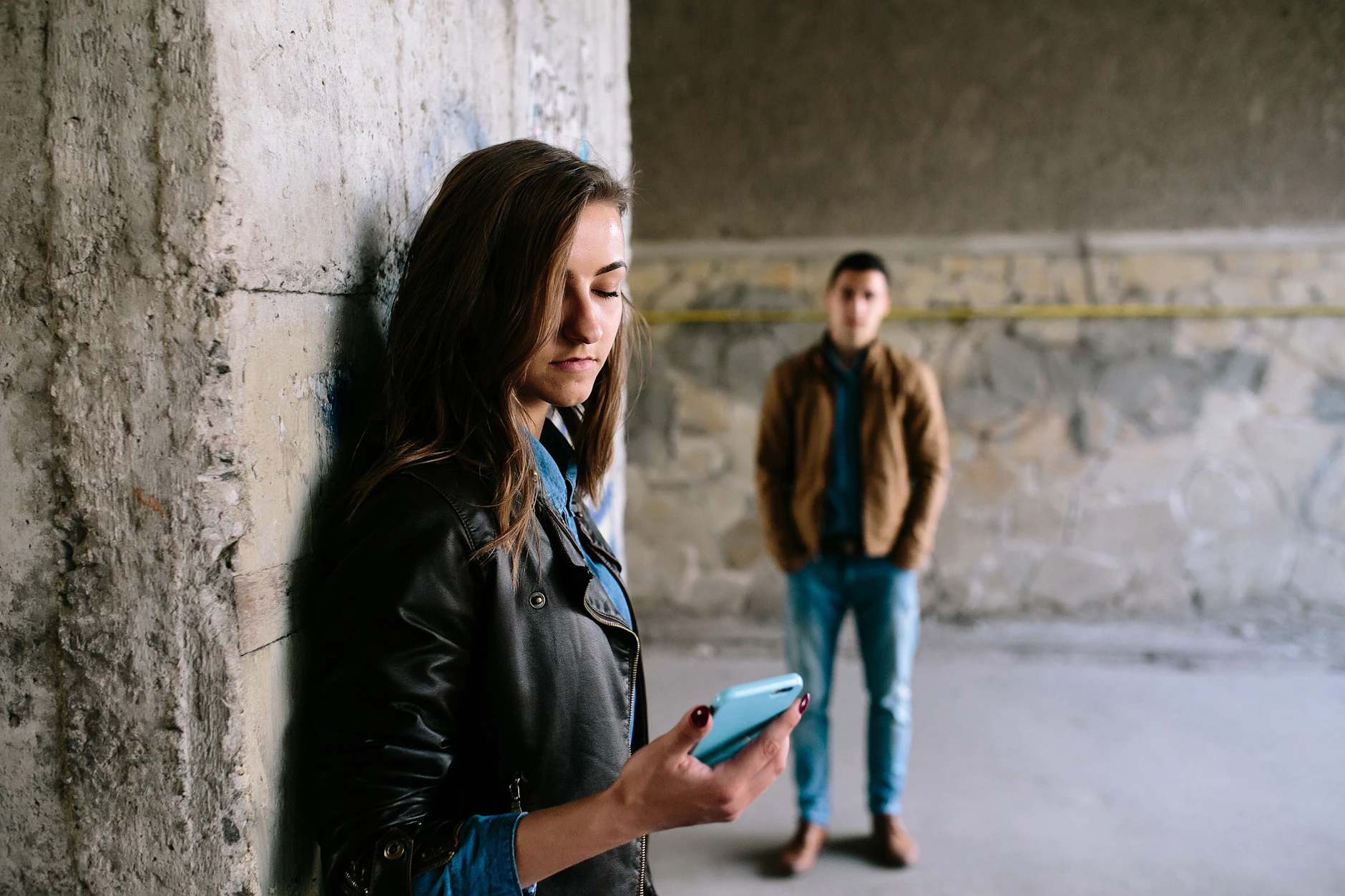Für viele Frauen ist ein neues Handy ein erster Schritt in die Selbstständigkeit.