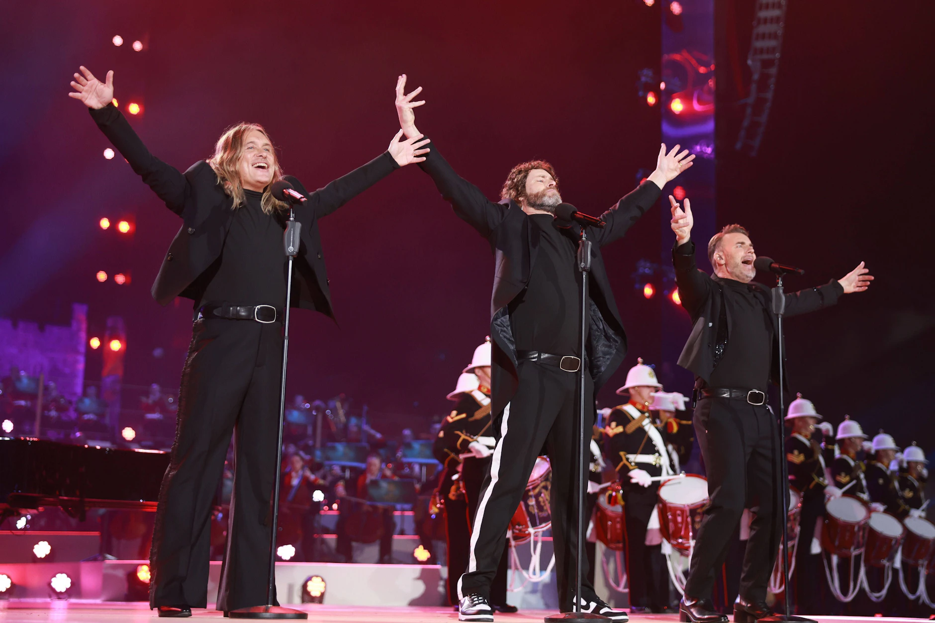 Mark Owen, Howard Donald und Gary Barlow bei einem Konzert von Take That.