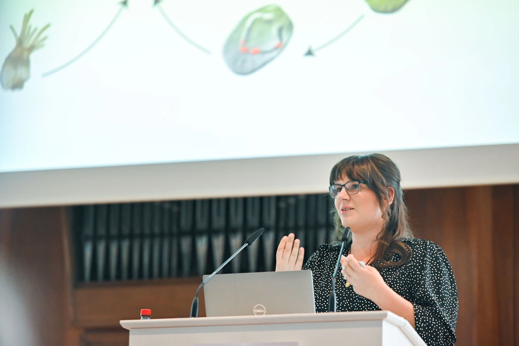 Die Biologin Marie-Luise Vollbrecht referierte 2022 an der Humboldt-Universität über „Geschlecht ist nicht (Ge)schlecht: Sex, Gender“ und erklärte, dass es nur zwei Geschlechter gäbe. Infolge wurde sie Opfer eines Shitstorms, der bis heute anhält.