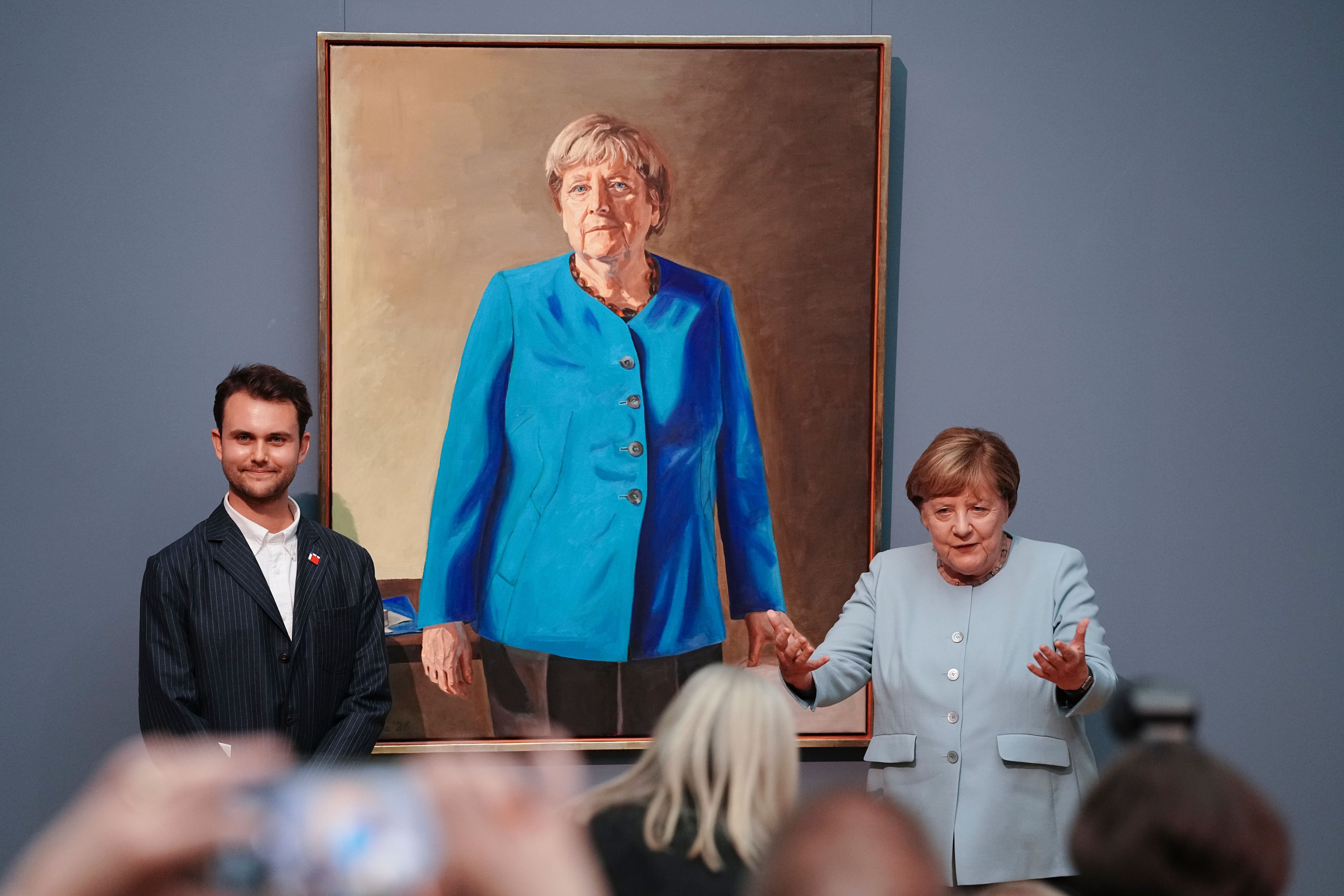 Ohne viel Klimbim: Angela Merkel gibt es jetzt in Öl – und zum Glück ohne Raute