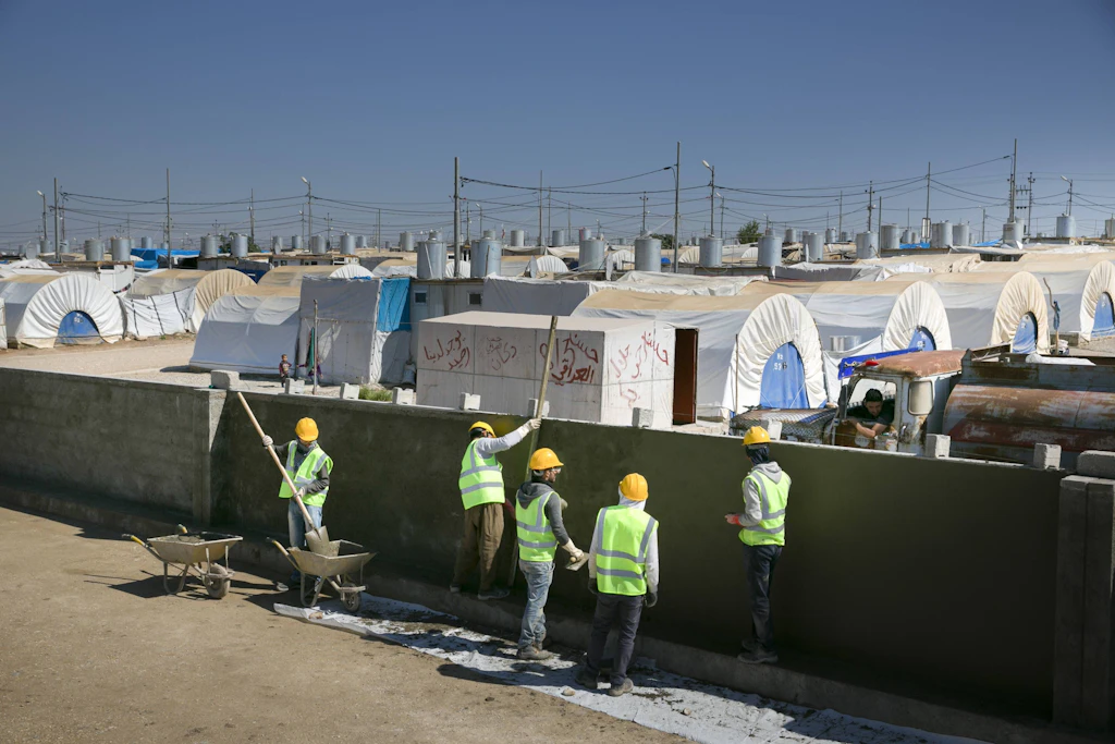 Flüchtlinge arbeiten im Flüchtlingscamp Kabarto2 im District Semeel, im irakischen Dohuk.