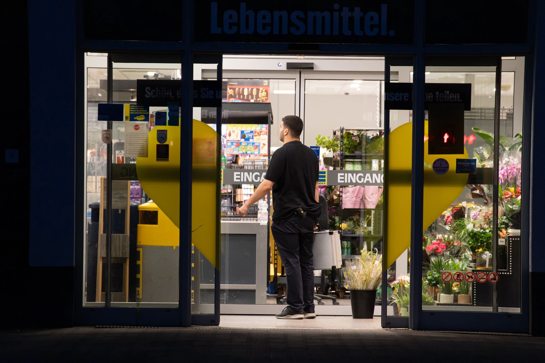 Vor Ort wurden nach dem Raubüberfall <a href="https://www.berliner-kurier.de/berlin/explosion-vor-spaetkauf-in-berlin-wedding-li.10121725">die Spuren gesichert und die Zeugen vernommen</a>.