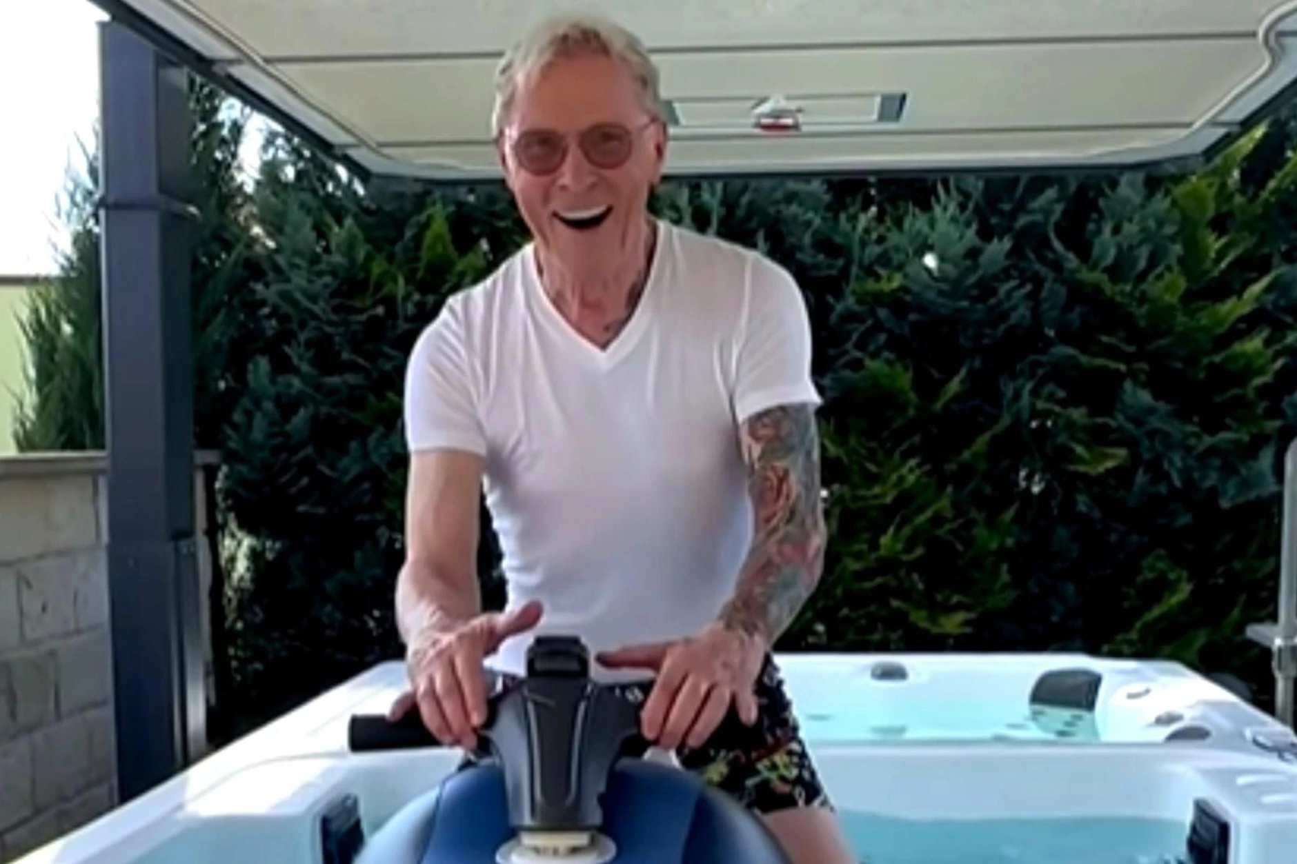 Wolfgang „Wolle“ Förster auf seinem Gummi-Jetski.