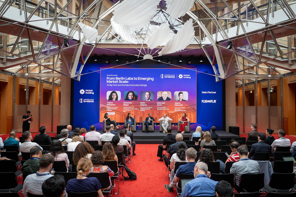 Die internationale Reihe des INMerge Innovation Summit endete in Berlin am Brandenburger Tor.
