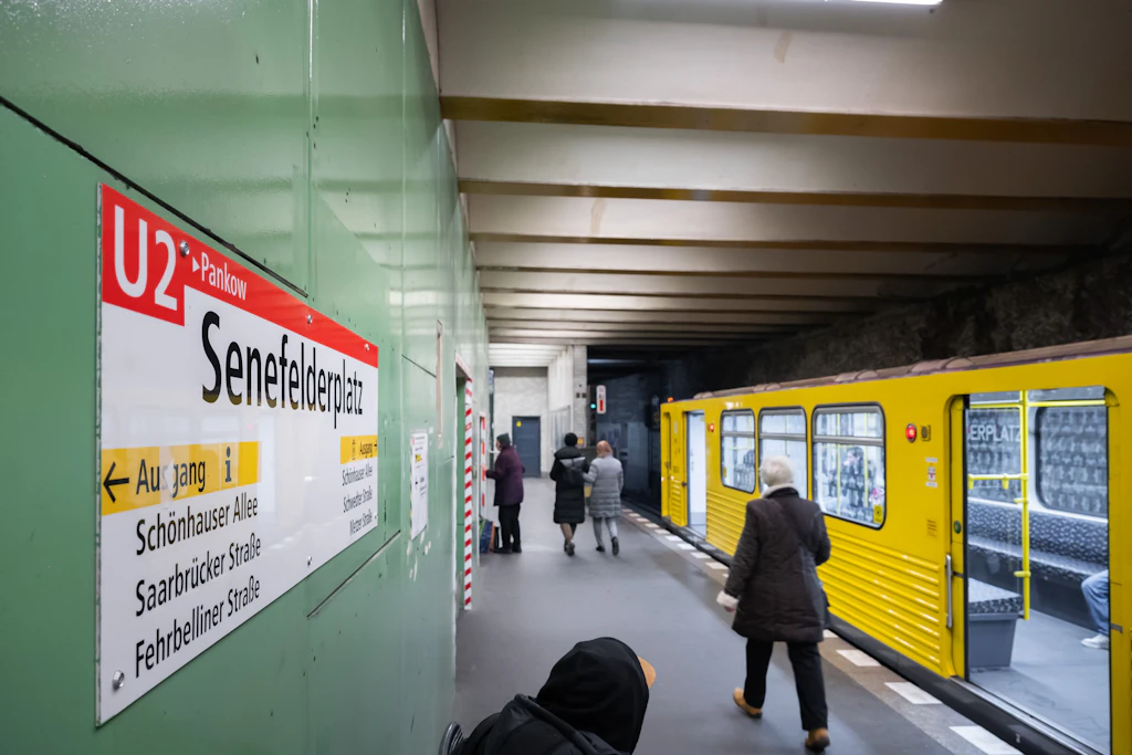 U-Bahnhof Senefelderplatz ist zurzeit nur in eine Fahrtrichtung wegen einer Baustelle nutzbar.