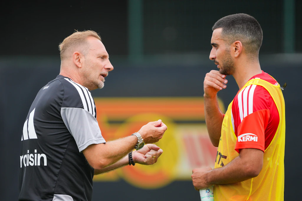 Wie sieht Cheftrainer Mauro Lustrinelli (l.) seinen Spieler Livan Burcu?