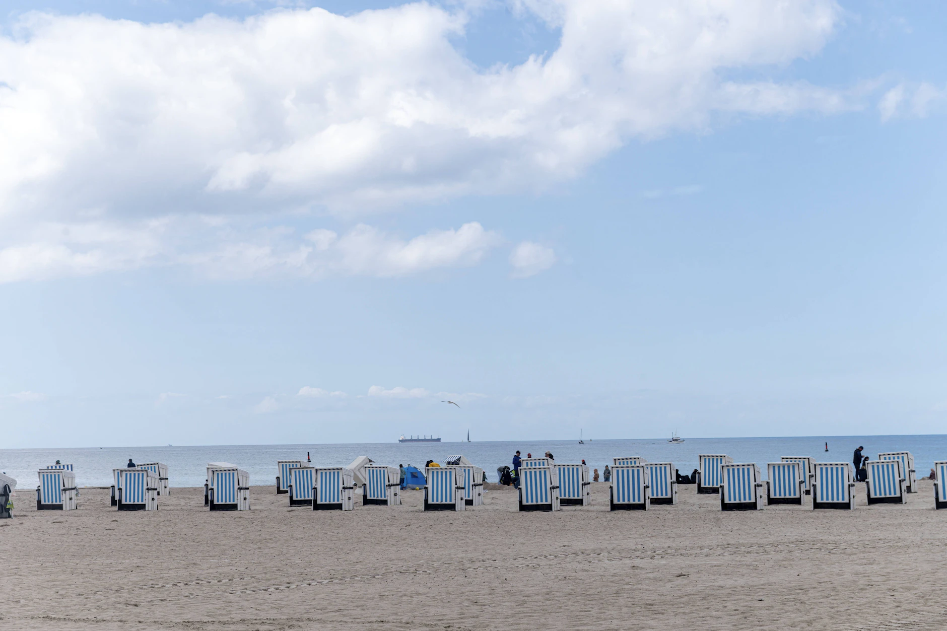 Der Strand von Warnemünde ist bei Besuchern im Sommer sehr beliebt.