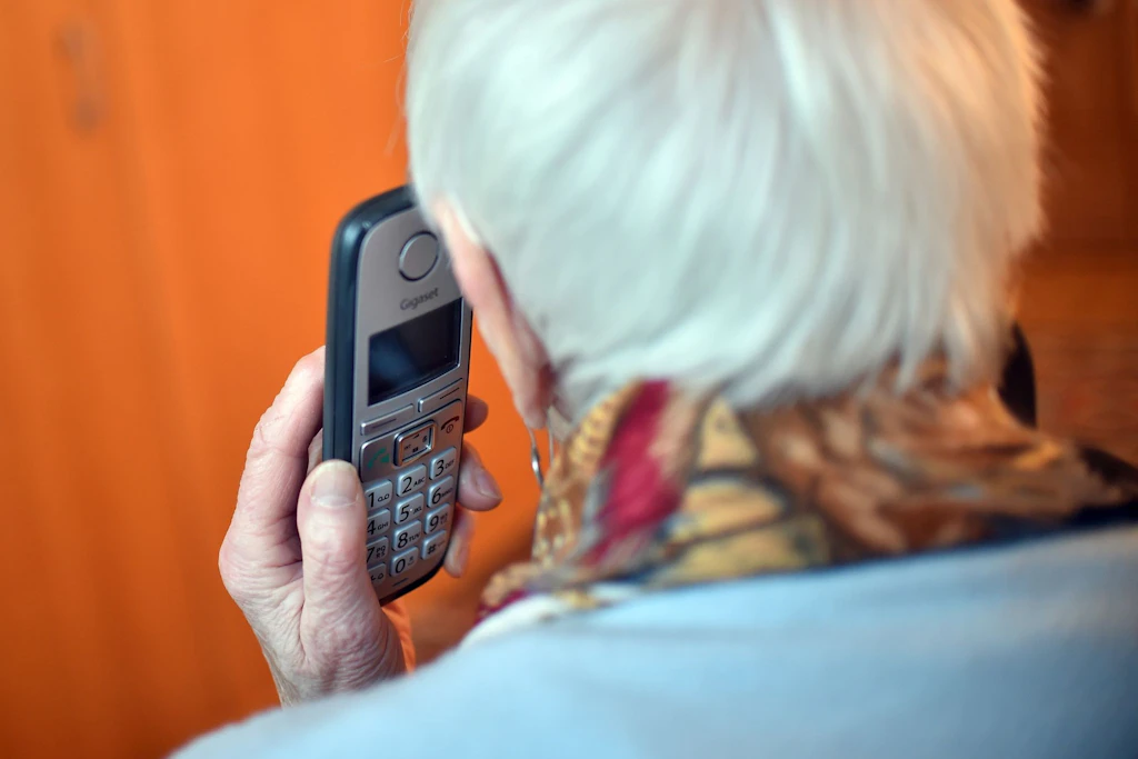 Die Telekom wird rund 1,3 Millionen Festnetz-Anschlüsse abschalten. Kunden müssen nun handeln, wenn sie weiter telefonieren wollen.