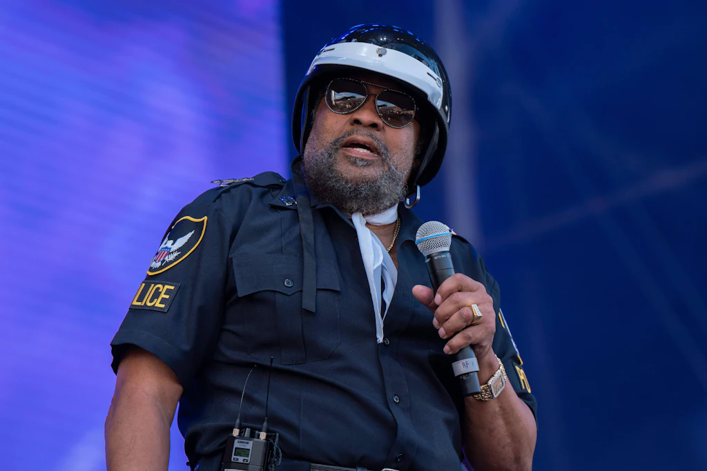 Victor Willis, Leadsänger der Disco-Band Village People, bei einem Auftritt im September 2024 in Surrey.