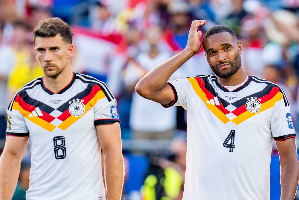 Leon Goretzka (l.) wollte nicht schießen, Jonathan Tah übernahm Verantwortung und scheiterte vom Punkt. Über beide Entscheidungen wird gerade heftig diskutiert.