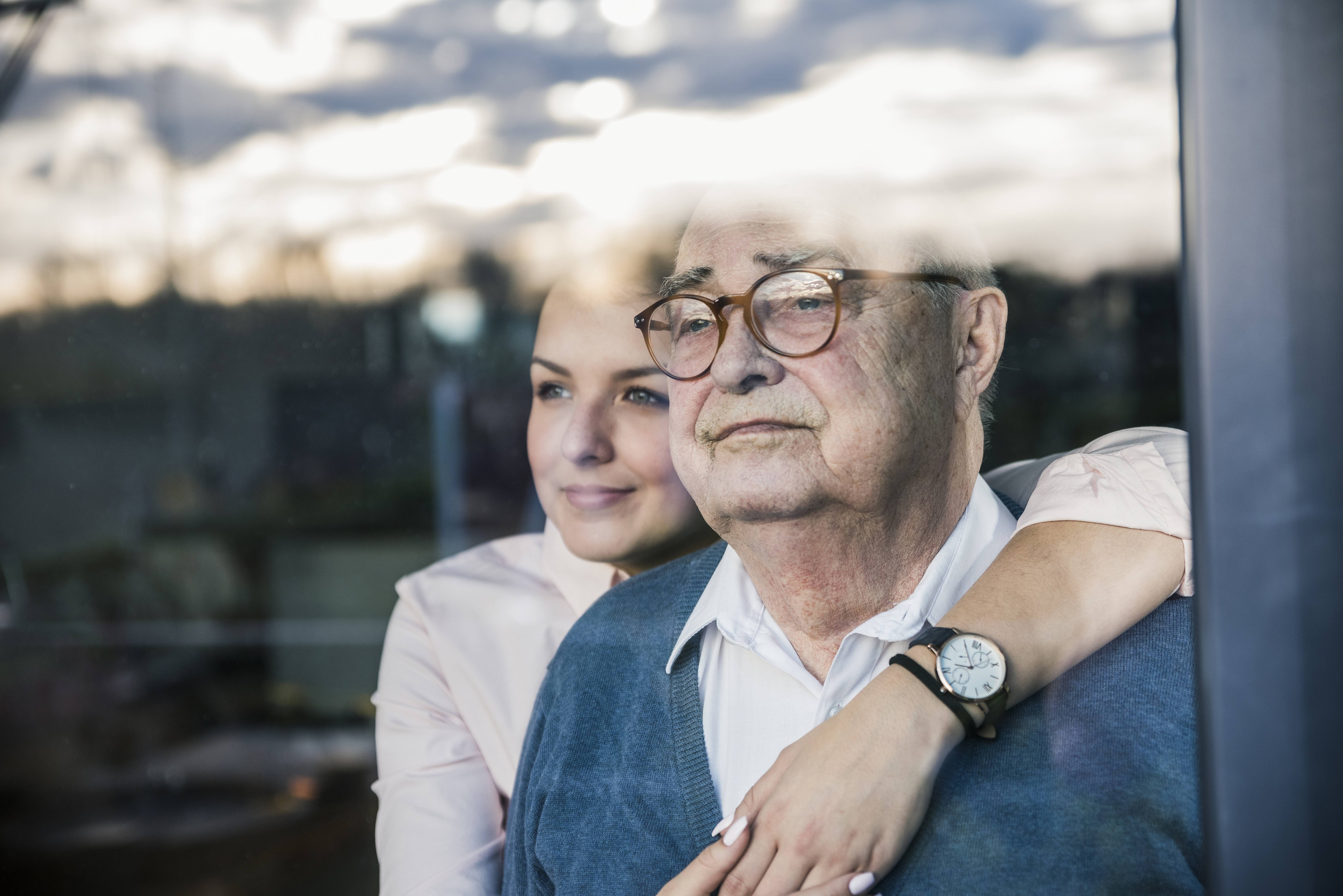 Politik streitet über Pflegereform: Wer zu Hause pflegt, zahlt die Zeche