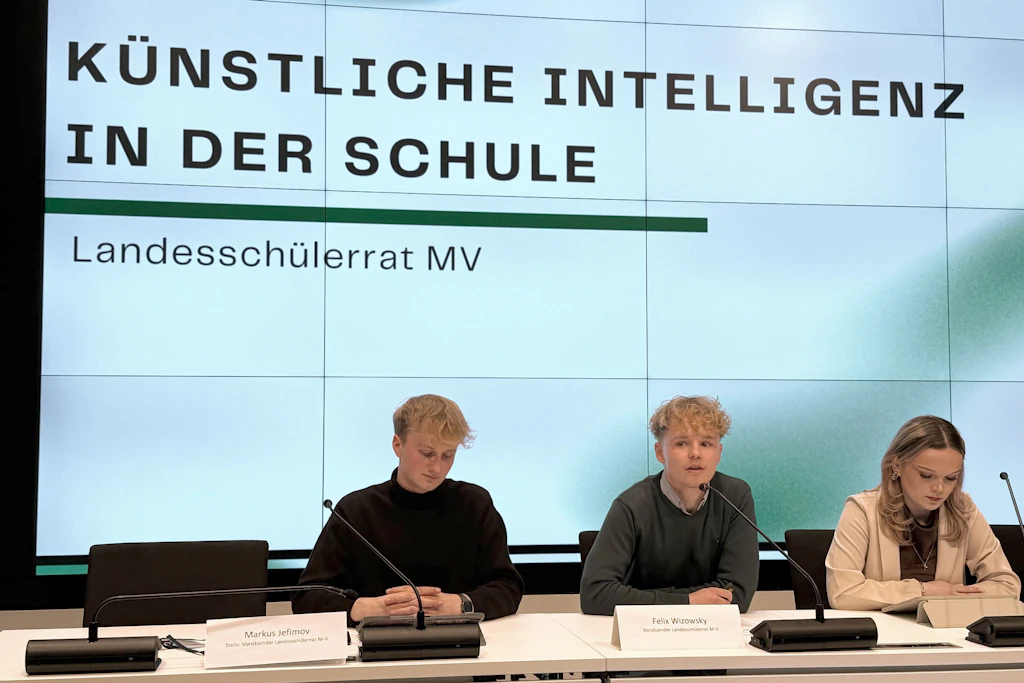 Erstmals dürfen 16-Jährige bei der Landtagswahl in MV wählen. Drei Wochen vor der Wahl treten sie mit sechs Forderungen an die Öffentlichkeit.