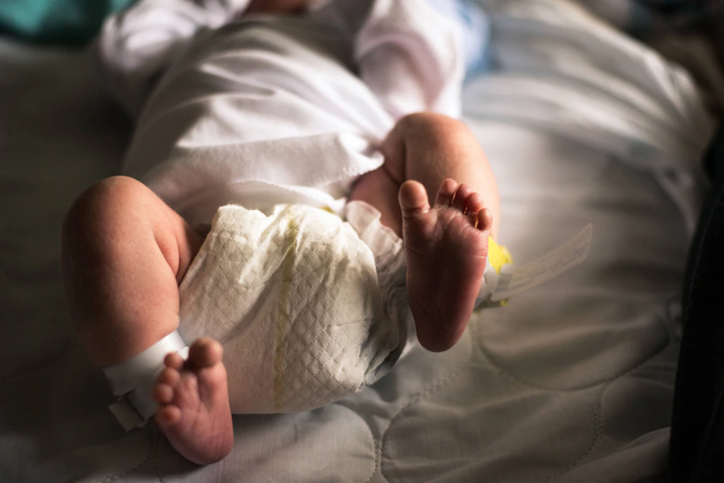Ein neugeborenes Baby: In Australien wurden eineiige Vierlinge geboren.
