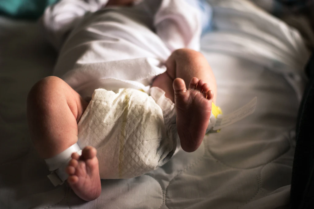 Mutter bringt seltene eineiige Vierlinge zur Welt – „eine von 15 Millionen Schwangerschaften"