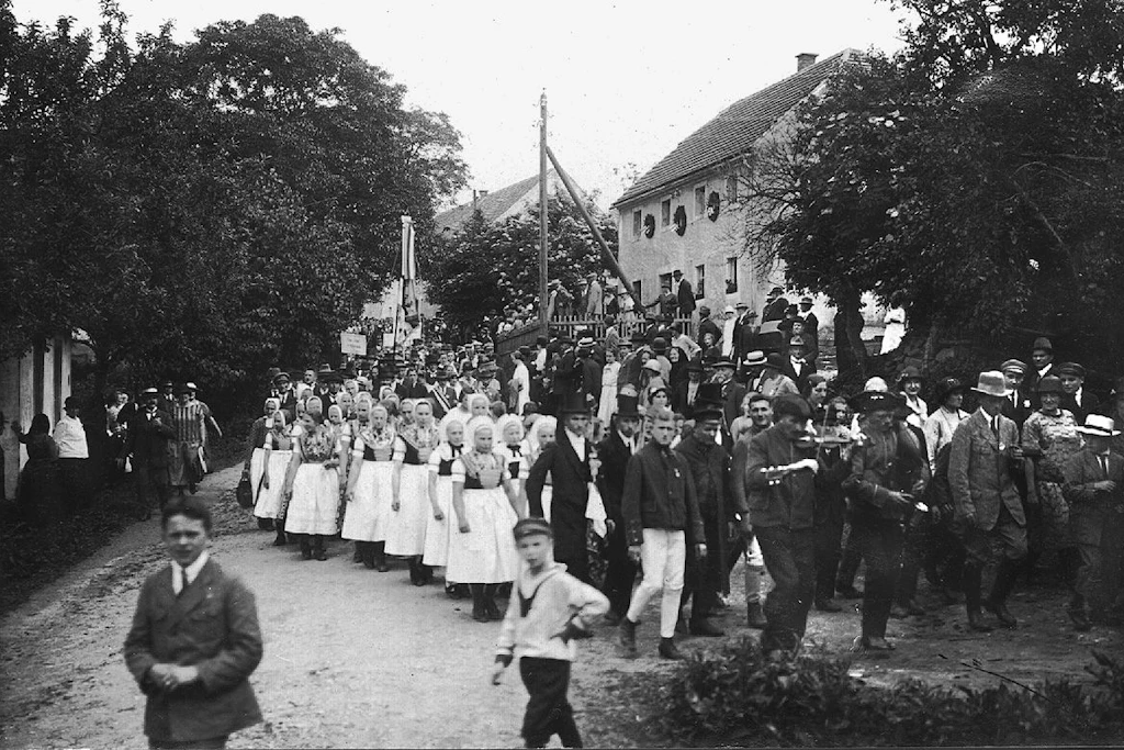 Unter ständiger Beobachung durch die Wendenabteilung: ein Domowina-Treffen 1926 in Hochkirch bei Bautzen