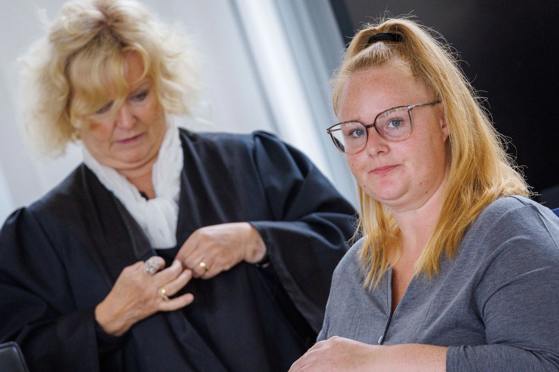 Fabians Mutter Dorina L. nimmt als Nebenklägerin an dem Verfahren um den ermordeten Jungen teil.