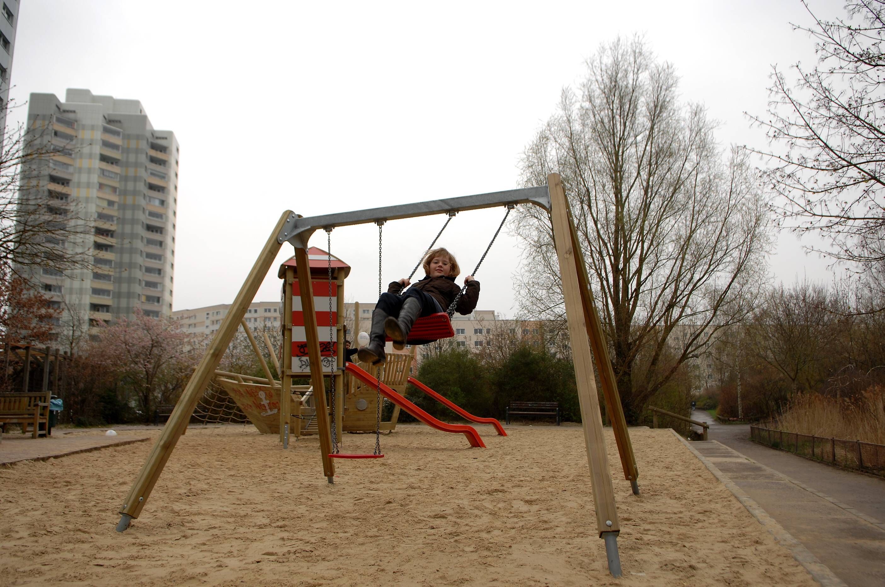 Geschichtsträchtiger Ort in Ost-Berlin: Neue Wohnungen dort, wo Honecker den Grundstein legte