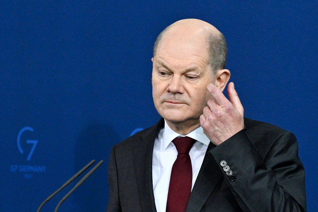 Comeback des Ex-Kanzlers: Olaf Scholz im Schatten von Willy Brandt
