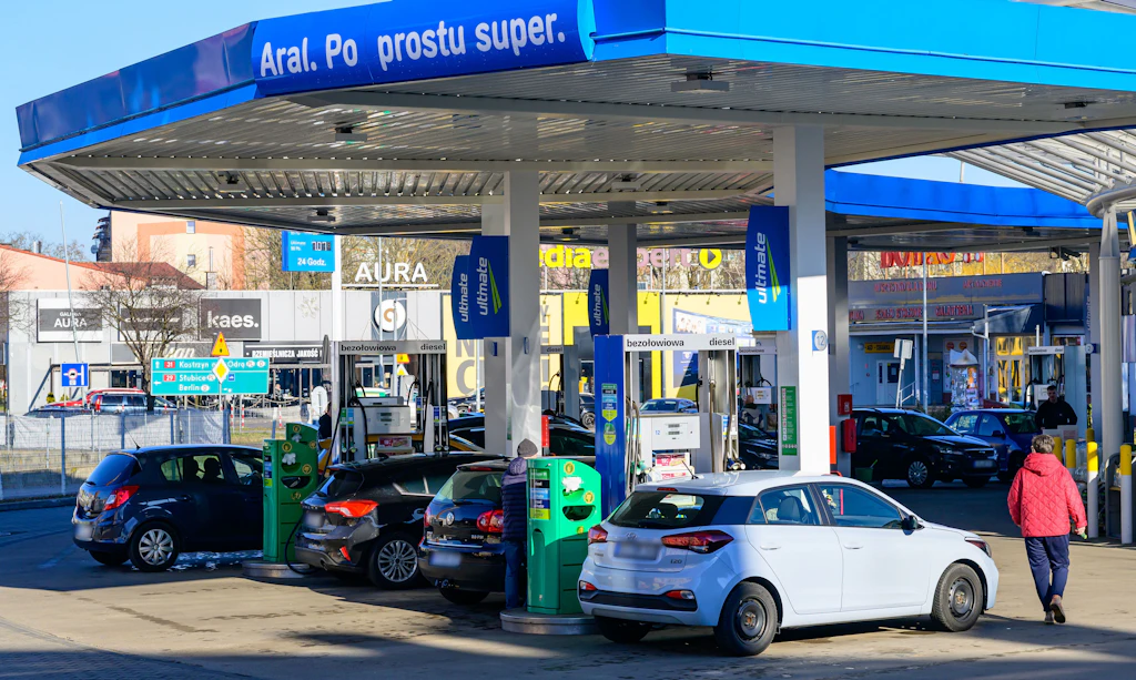 Tanken in Polen: Benzin und Diesel könnten bald günstiger werden – Gesetz unterzeichnet