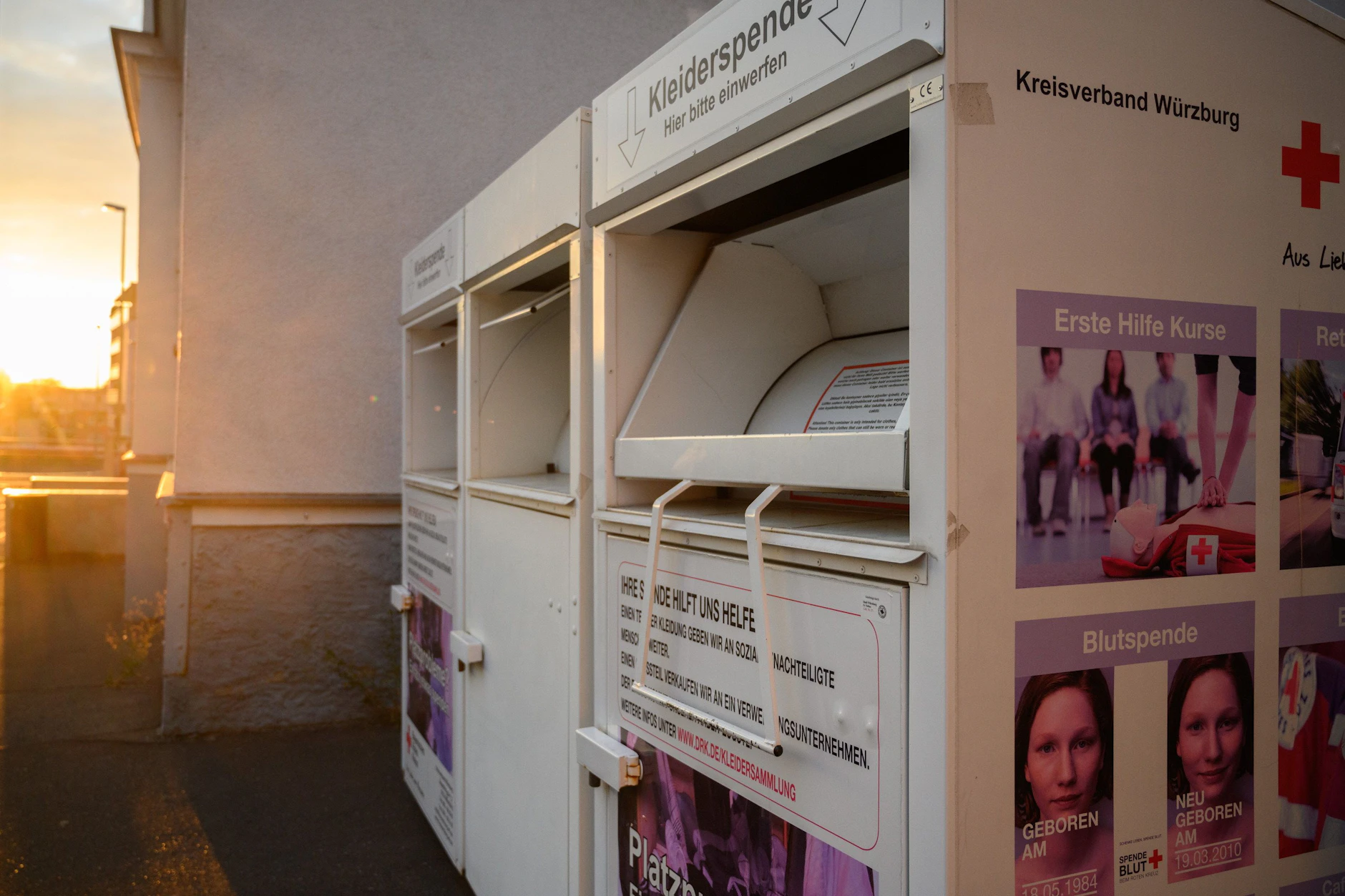 Alte, noch gute Kleidung kann in den Altkleidercontainern entsorgt werden, die es in vielen Städten und Gemeinden gibt.
